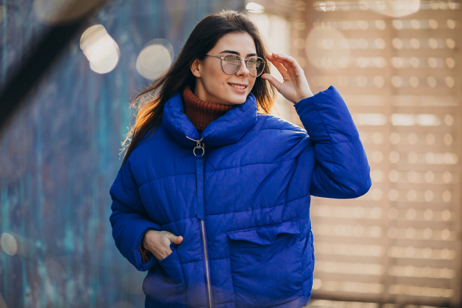 Девушка в зимней куртке